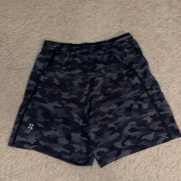 Lululemon Pace Breaker shorts - Picture 3 of 3